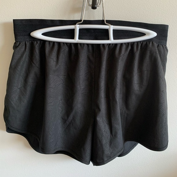 GAP Pants - Black gap active shorts